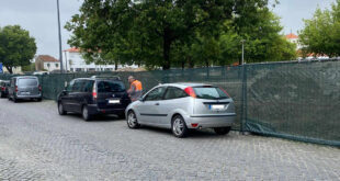 Carros estão a ser multados junto ao Largo da Feira de Santo Tirso
